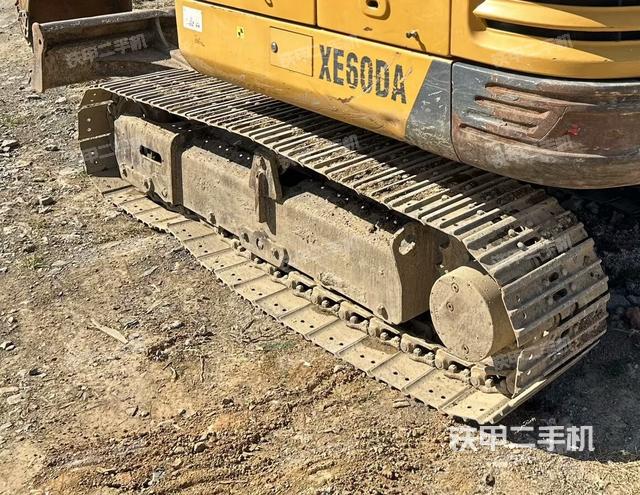 單側(cè)履帶整體（整機(jī)外觀）