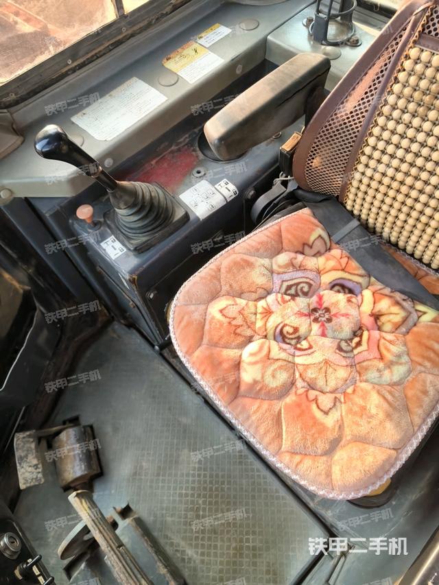 駕駛室內(nèi)部全景（推土機(jī)駕駛室）