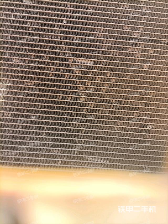 散熱器正面（大件艙室）