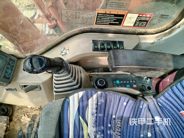 座椅右側控制臺/鑰匙門/油門/含右手柄（駕駛室部分）