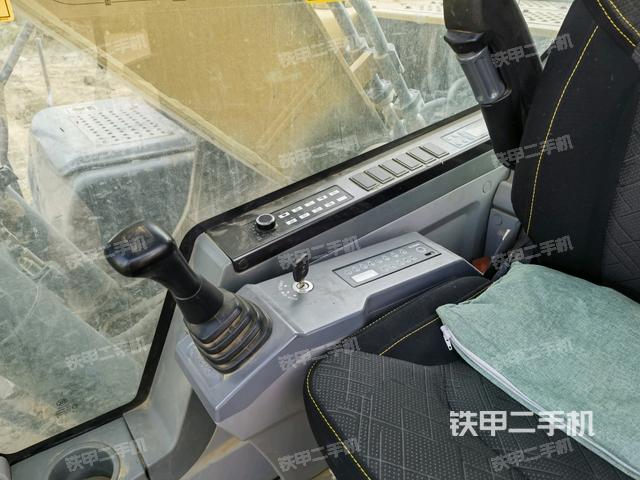 座椅右侧控制台/钥匙门/油门/含右手柄（驾驶室部分）