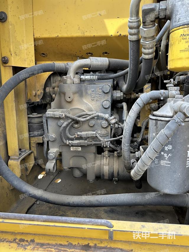 液壓泵艙室正面整體（整機(jī)外觀）