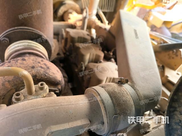 發(fā)動(dòng)機(jī)右側(cè)全景（推土機(jī)發(fā)動(dòng)機(jī)艙）