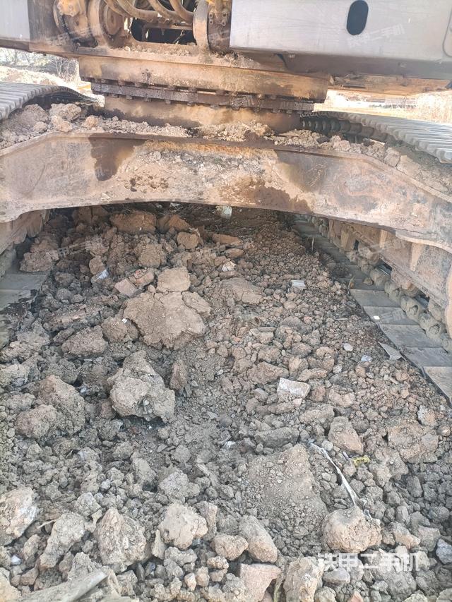 轉(zhuǎn)盤和下車架正前（工作和回轉(zhuǎn)裝置）