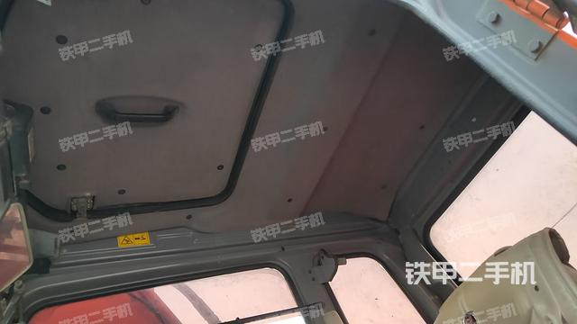 駕駛室頂部(整機外觀) 駕駛室頂部(整機外觀)