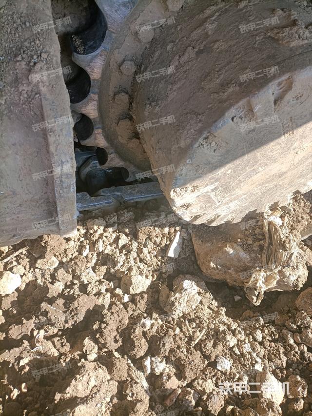 右驅(qū)動輪（行走機構(gòu)）