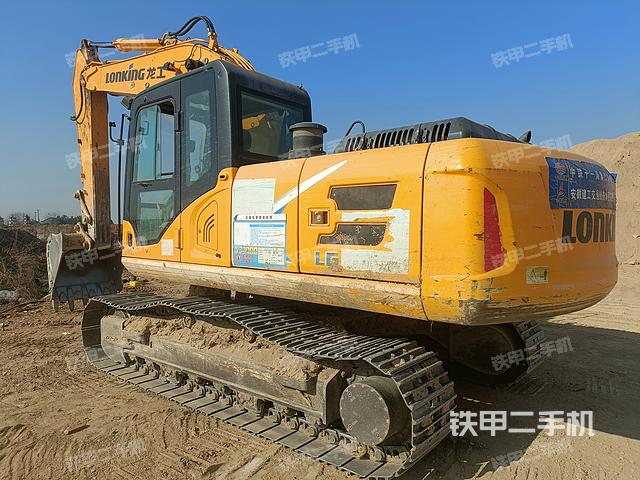 駕駛室整體(整機(jī)外觀) 駕駛室整體(整機(jī)外觀)
