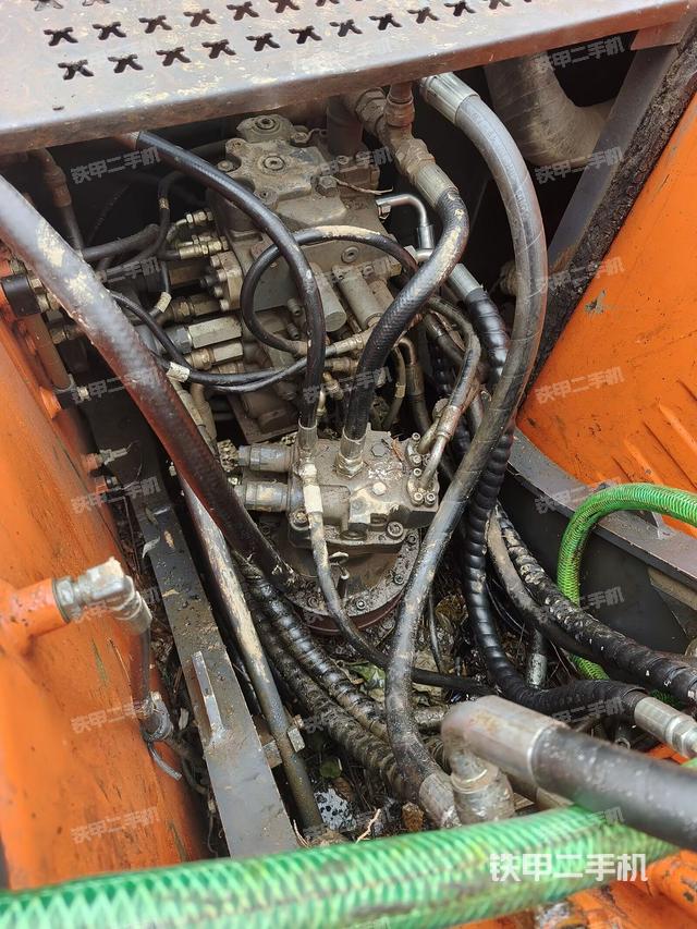 回转马达和主控阀（整机外观）