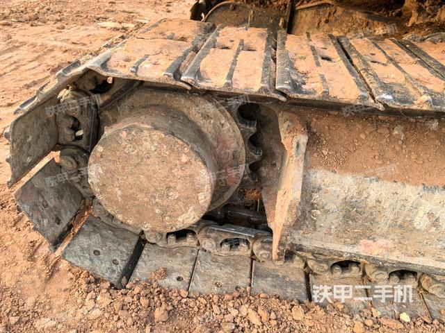 左驅(qū)動輪（行走機(jī)構(gòu)）