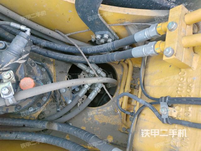 中央回轉(zhuǎn)接頭特寫（上車部件）