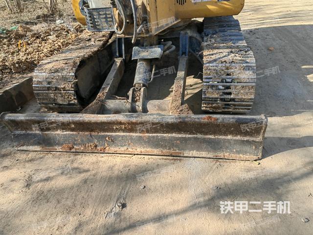 轉(zhuǎn)盤和下車架正前(工作和回轉(zhuǎn)裝置) 轉(zhuǎn)盤和下車架正前(工作和回轉(zhuǎn)裝置)