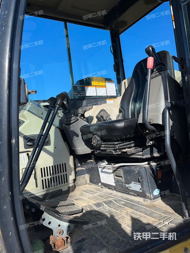 駕駛室整體（整機(jī)外觀）