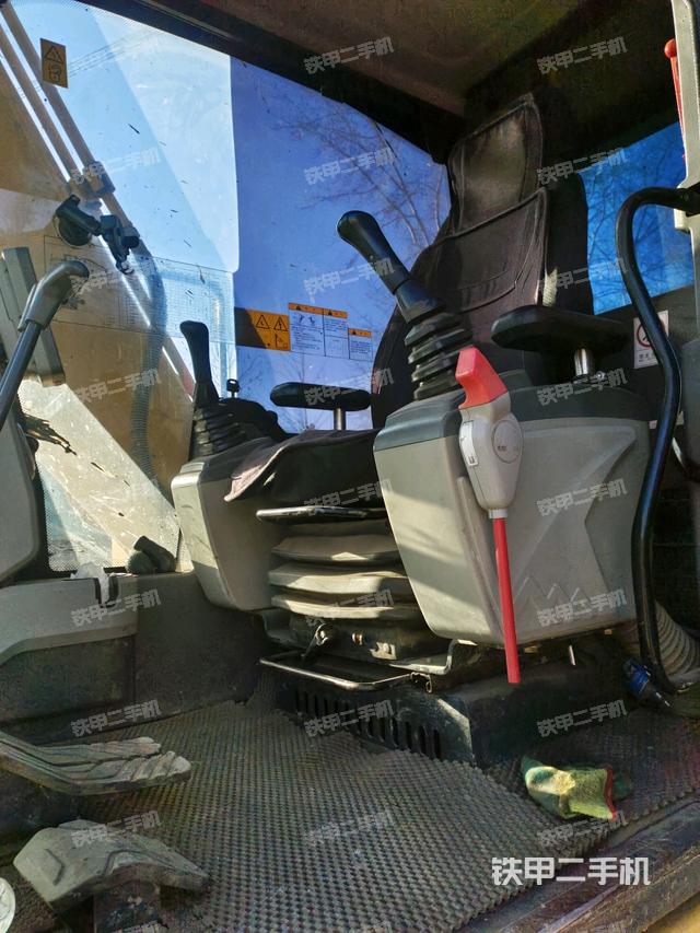 駕駛室正側(cè)（駕駛室部分）