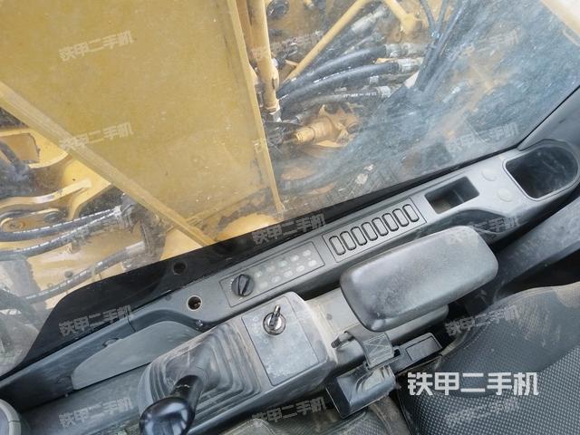 座椅右側(cè)控制臺/鑰匙門/油門/含右手柄(駕駛室部分) 座椅右側(cè)控制臺/鑰匙門/油門/含右手柄(駕駛室部分)