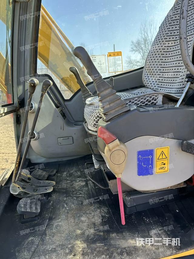 駕駛室頂部（整機(jī)外觀）