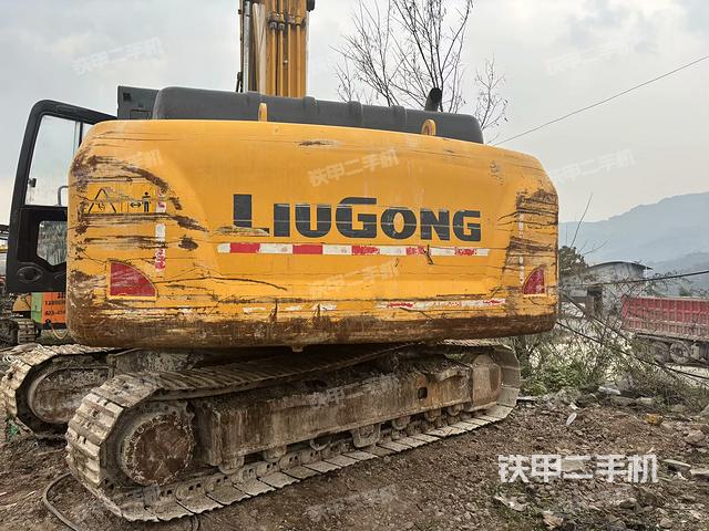 驾驶室顶部（整机外观）