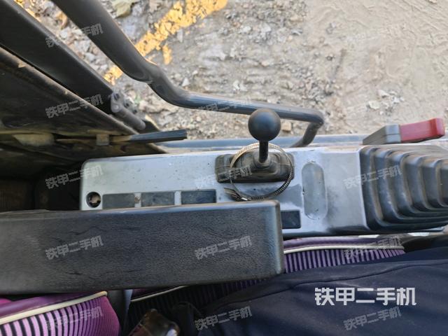座椅左側(cè)控制臺/音響/含左手柄(駕駛室部分) 座椅左側(cè)控制臺/音響/含左手柄(駕駛室部分)
