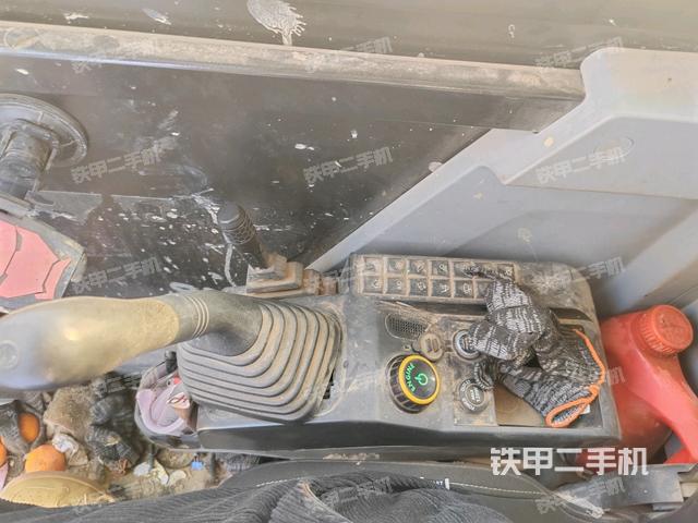 座椅左側控制臺/音響/含左手柄(駕駛室部分) 座椅左側控制臺/音響/含左手柄(駕駛室部分)