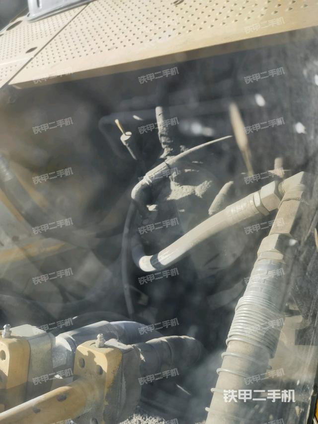 回轉(zhuǎn)馬達(dá)和主控閥（整機(jī)外觀）