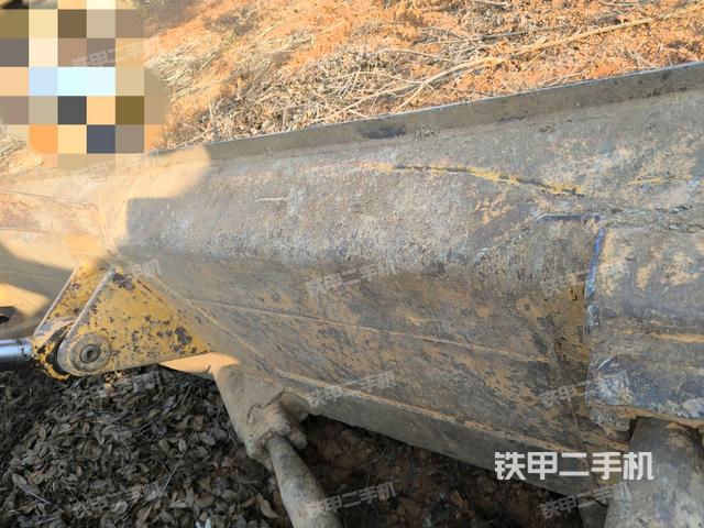 推土鏟左后(推土機(jī)底盤及工作裝置) 推土鏟左后(推土機(jī)底盤及工作裝置)