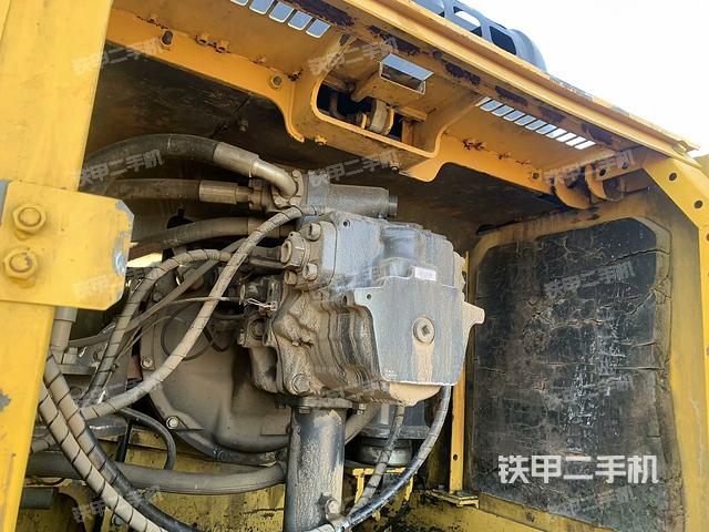 液壓泵艙室正面整體(整機(jī)外觀) 液壓泵艙室正面整體(整機(jī)外觀)