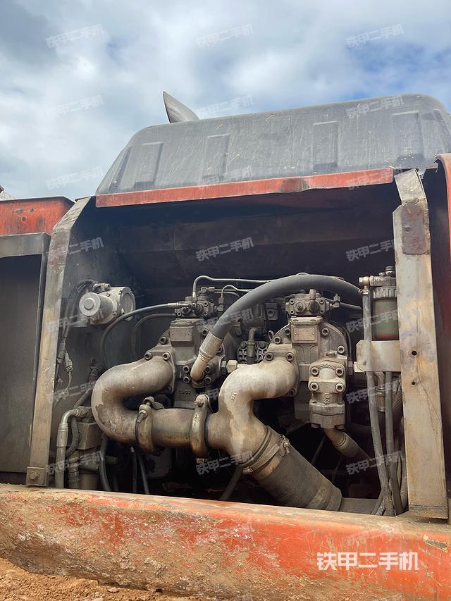 液壓泵艙室正面整體（整機(jī)外觀）