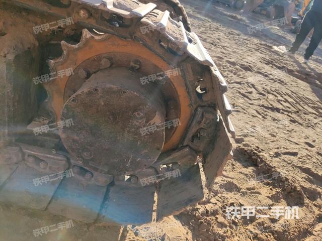 右驅(qū)動(dòng)輪（行走機(jī)構(gòu)）