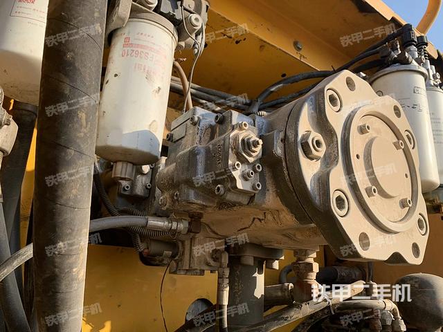 液壓泵艙室正面整體（整機(jī)外觀）