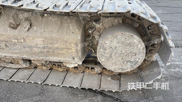 單側(cè)履帶整體(整機(jī)外觀) 單側(cè)履帶整體(整機(jī)外觀)
