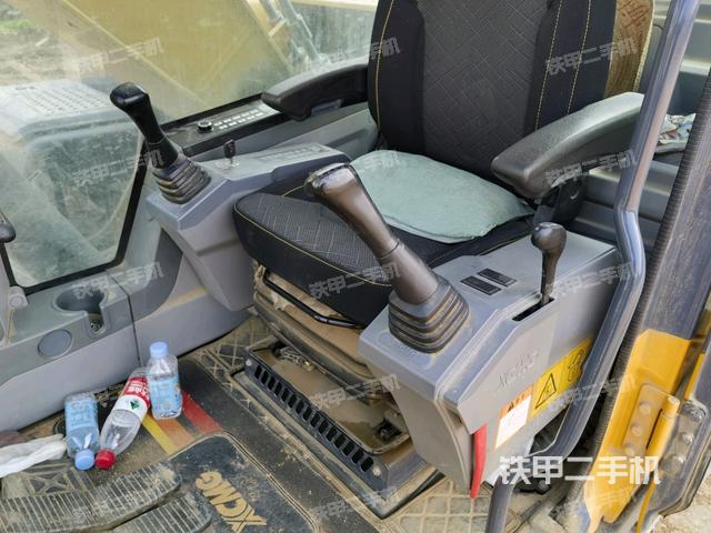 座椅左侧控制台/音响/含左手柄（驾驶室部分）