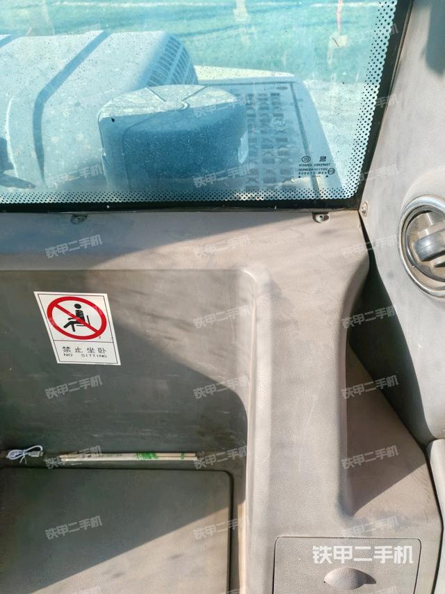 后窗玻璃角標(biāo)（駕駛室部分）