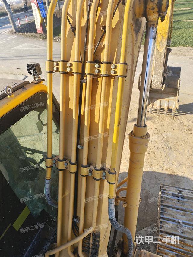 大臂背部俯視（工作和回轉(zhuǎn)裝置）