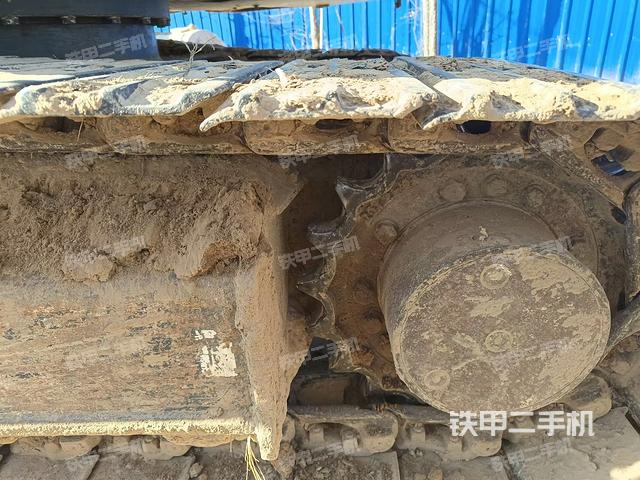 單側(cè)履帶整體(整機(jī)外觀) 單側(cè)履帶整體(整機(jī)外觀)