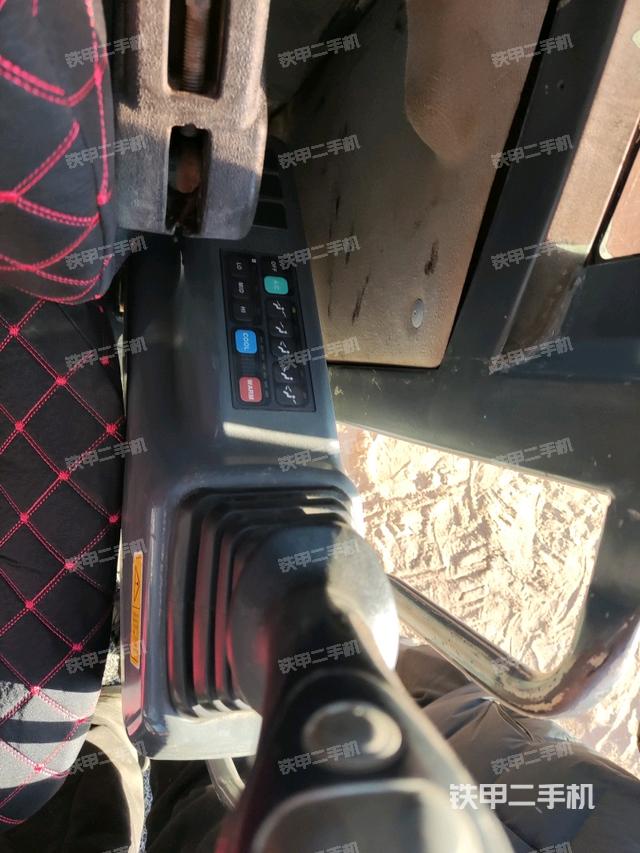 座椅左側(cè)控制臺(tái)/音響/含左手柄（駕駛室部分）