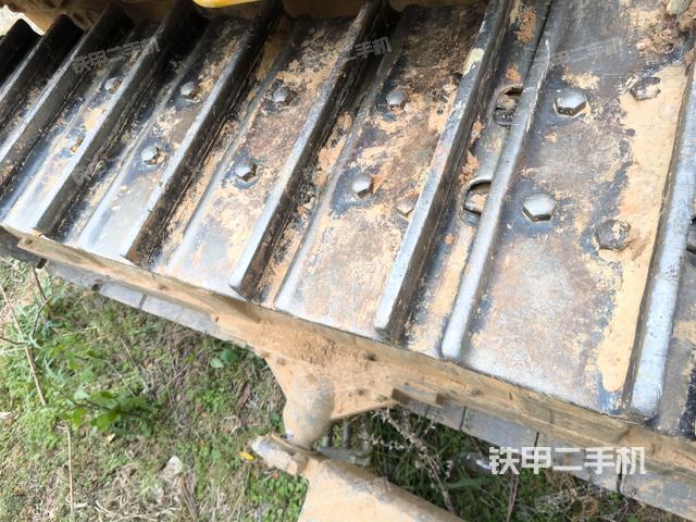 右側(cè)履帶全景（推土機底盤及工作裝置）