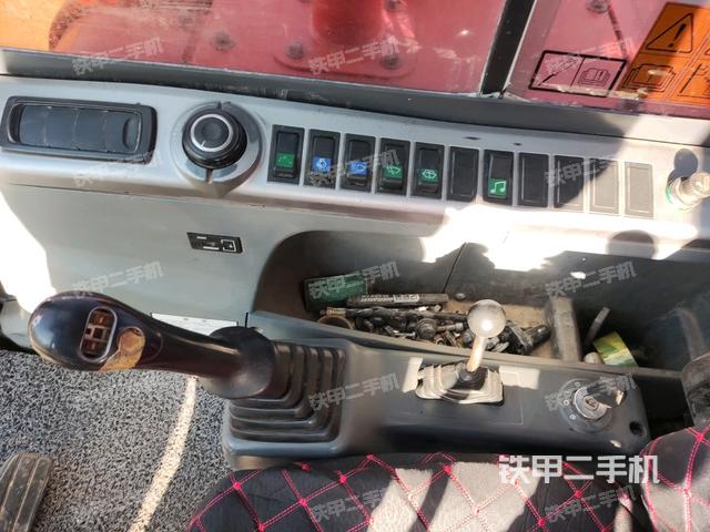 座椅右側(cè)控制臺(tái)/鑰匙門(mén)/油門(mén)/含右手柄（駕駛室部分）