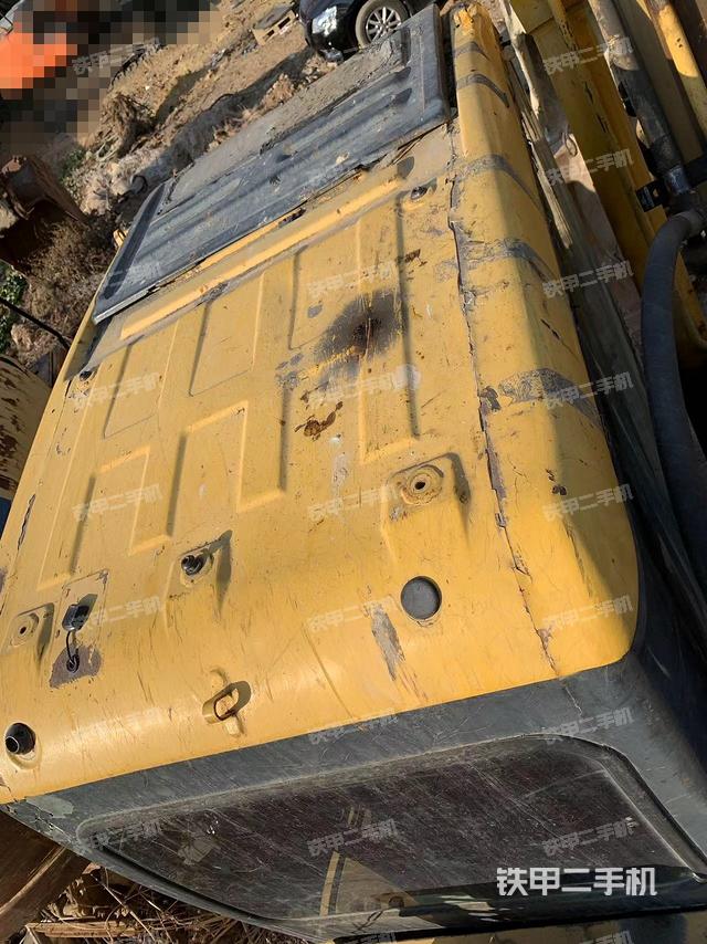 駕駛室頂部（整機外觀）