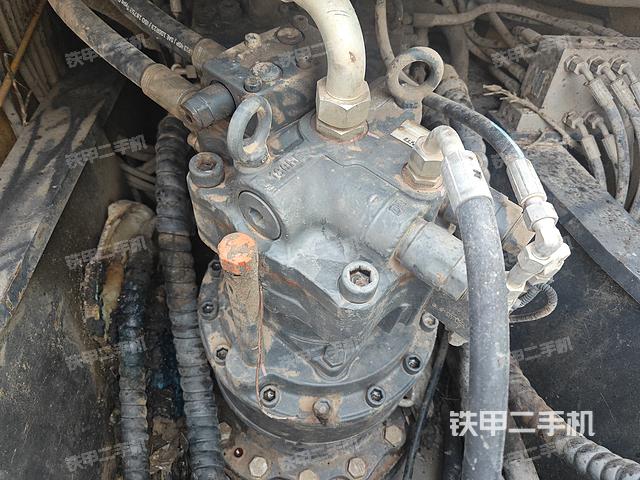 回转马达和主控阀（整机外观）