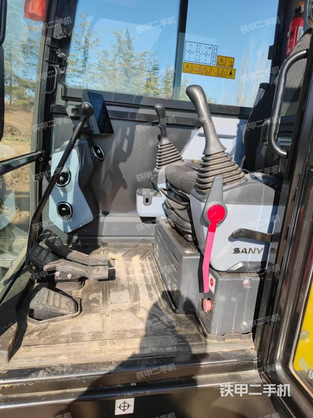 駕駛室整體（整機(jī)外觀）