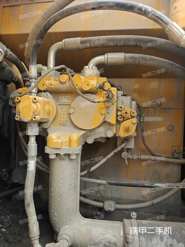 液壓泵艙室正面整體（整機(jī)外觀）