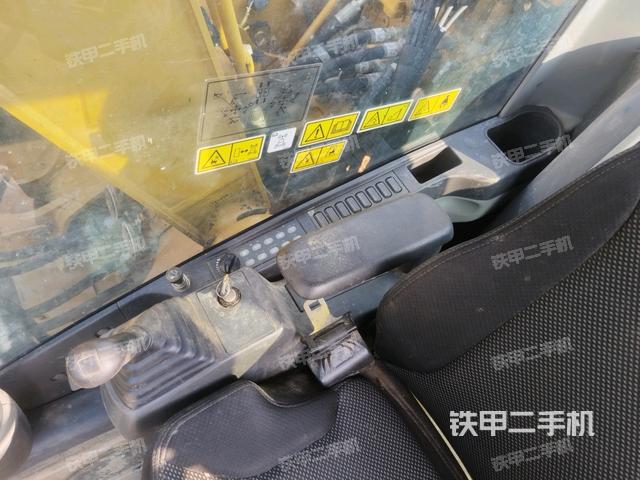 座椅右側(cè)控制臺(tái)/鑰匙門/油門/含右手柄(駕駛室部分) 座椅右側(cè)控制臺(tái)/鑰匙門/油門/含右手柄(駕駛室部分)