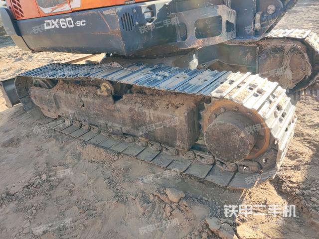 右側(cè)履帶整體?（行走機(jī)構(gòu)）