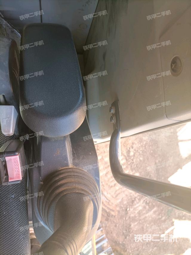 座椅左側(cè)控制臺/音響/含左手柄（駕駛室部分）