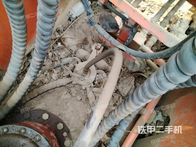 中央回轉接頭特寫（上車部件）