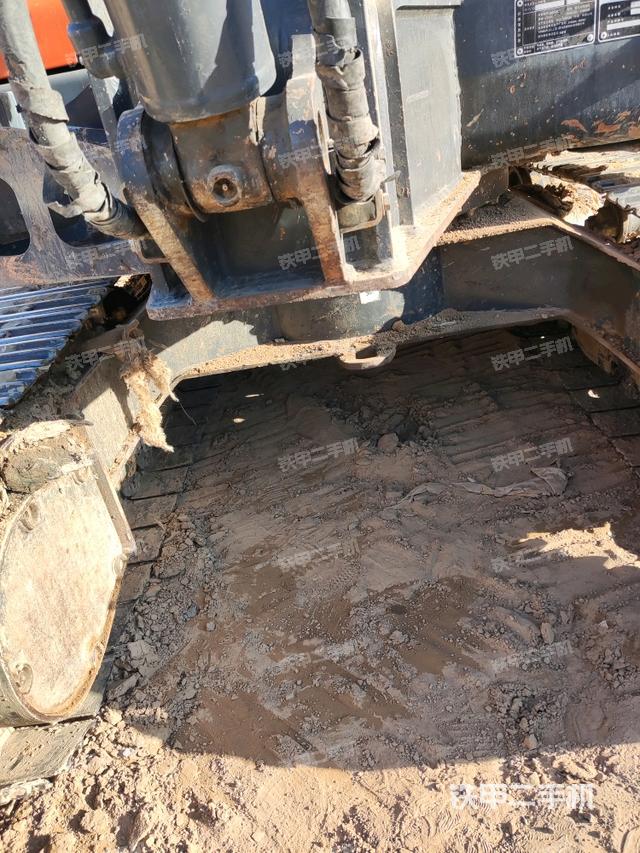 轉(zhuǎn)盤(pán)和下車(chē)架正前（工作和回轉(zhuǎn)裝置）