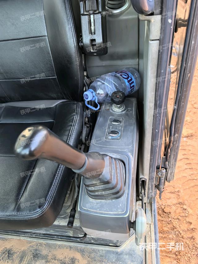 座椅左側(cè)控制臺/音響/含左手柄（駕駛室部分）