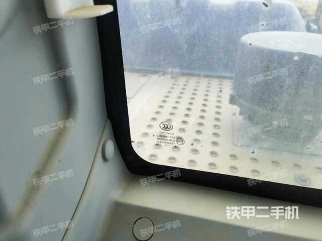 后窗玻璃角标（驾驶室部分）