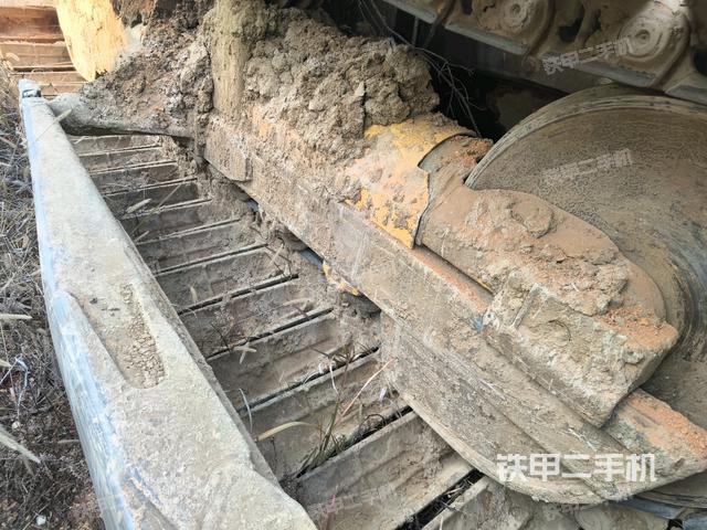 松土器全景(推土機(jī)底盤及工作裝置) 松土器全景(推土機(jī)底盤及工作裝置)