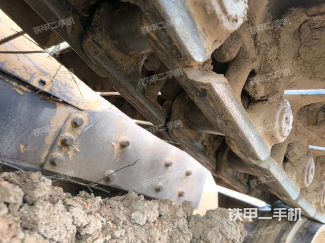 右引導(dǎo)輪(推土機(jī)底盤及工作裝置) 右引導(dǎo)輪(推土機(jī)底盤及工作裝置)