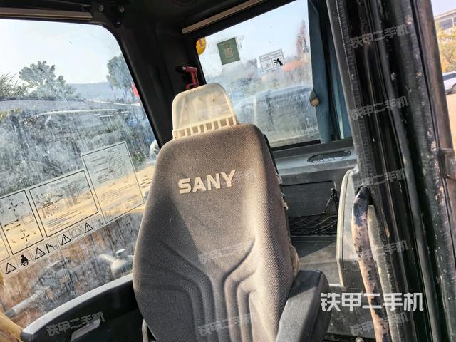 座椅右側(cè)控制臺/鑰匙門/油門/含右手柄（駕駛室部分）